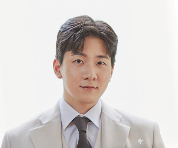 Dr. Alex Jung